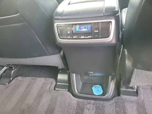 Used 2016 Toyota Highlander Plus FWD image 30