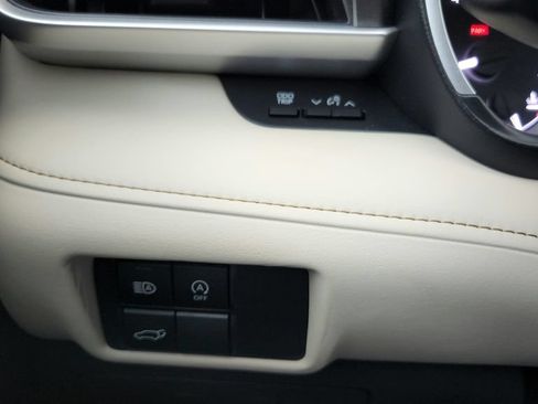 Certified 2024 Toyota Highlander XLE FWD image 40