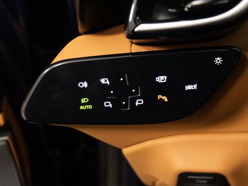 Certified 2025 Ferrari Roma Spider RWD image 26