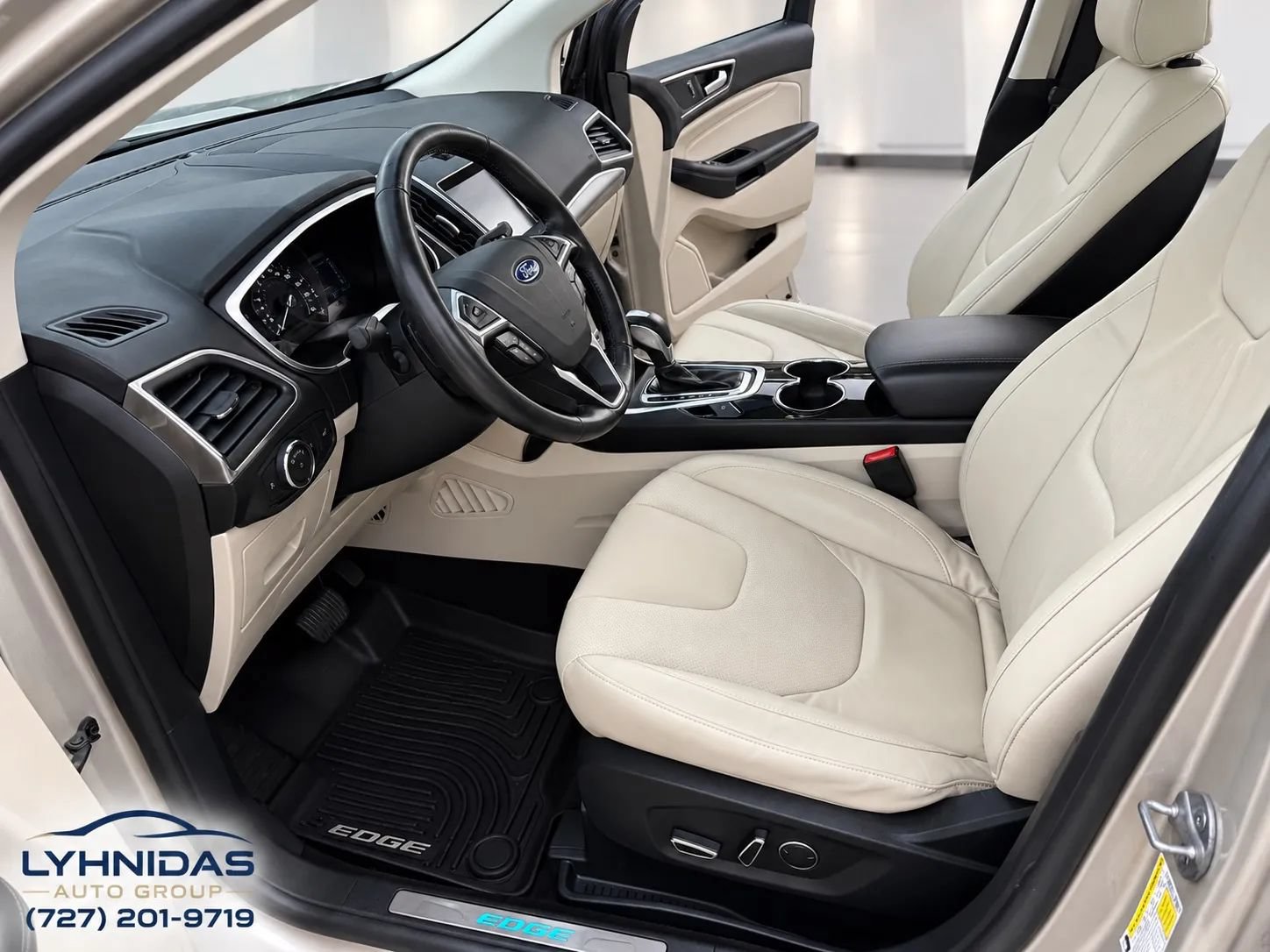 Used 2017 Ford Edge Titanium w/ Technology Package FWD image 9