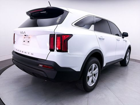 Used 2022 Kia Sorento LX AWD/4WD image 14