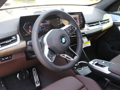Certified 2025 BMW X1 xDrive28i w/ Technology Package image 14
