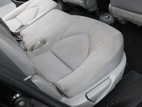 Used 2023 Toyota Highlander LE FWD image 33