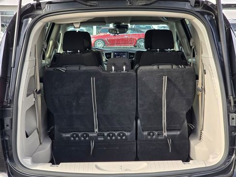 Used 2023 Chrysler Voyager LX image 16