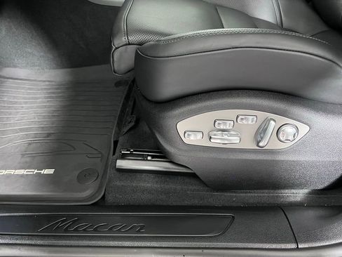 Certified 2026 Porsche Macan AWD/4WD image 31