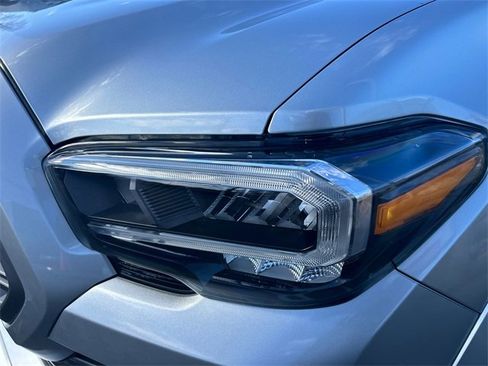 Used 2023 Toyota Tacoma TRD Sport image 7