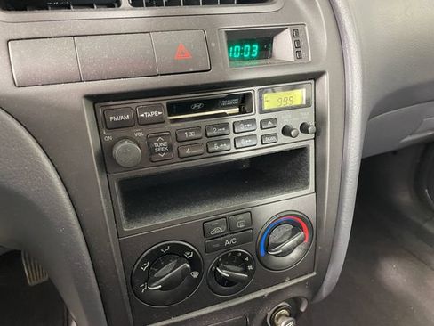 Used 2003 Hyundai Elantra GLS FWD image 7