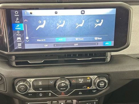 Used 2025 Jeep Gladiator Sport AWD/4WD image 14