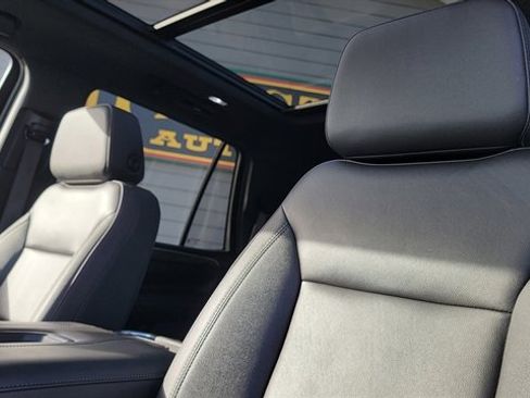 Used 2024 Chevrolet Tahoe Z71 w/ Luxury Package image 22