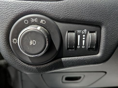 Used 2014 Jeep Cherokee Trailhawk image 14