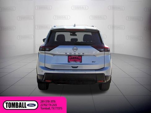 Used 2024 Nissan Rogue SV w/ SV Premium Package image 6