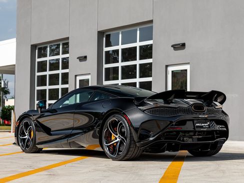 Used 2024 McLaren 750S RWD image 19
