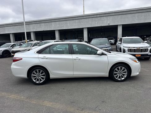 Used 2015 Toyota Camry XLE FWD image 2