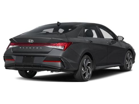 Used 2025 Hyundai Elantra SEL FWD image 2