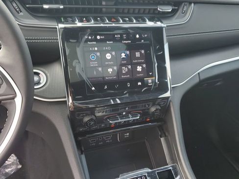 New 2025 Jeep Grand Cherokee Altitude image 25