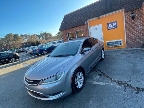 Used 2015 Chrysler 200 Limited image 2