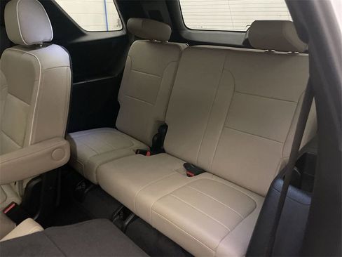 Used 2023 Chevrolet Traverse Premier image 34