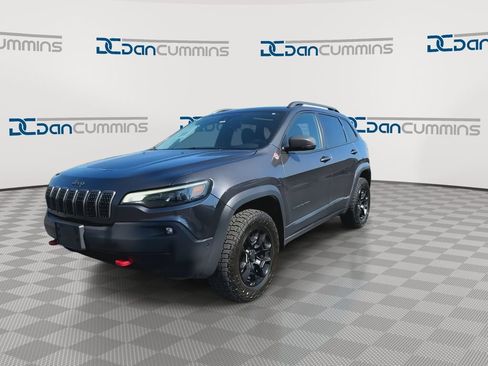 Used 2019 Jeep Cherokee Trailhawk image 4