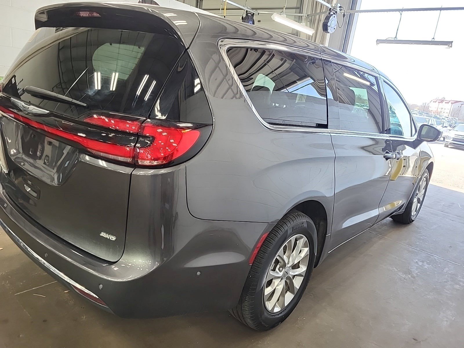 Used 2023 Chrysler Pacifica Touring-L w/ Uconnect Theater Family Group AWD/4WD image 6