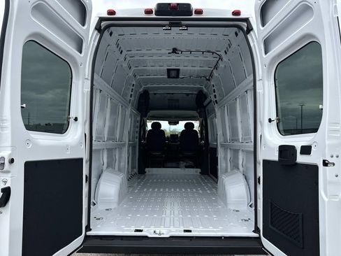 New 2026 RAM ProMaster 3500 w/ Premium Convenience Group FWD image 9