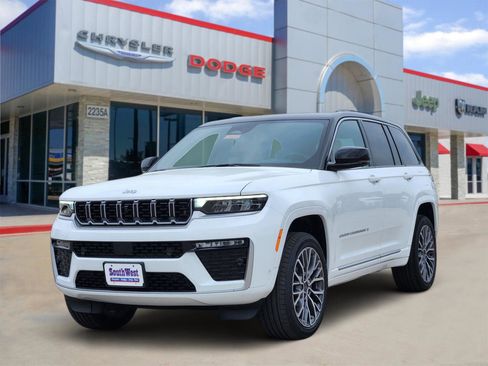 New 2026 Jeep Grand Cherokee Summit AWD/4WD image 2