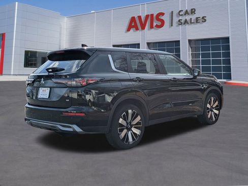 Used 2025 Mitsubishi Outlander SE image 6