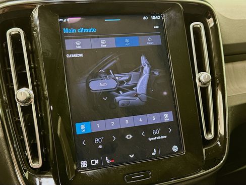 Used 2023 Volvo XC40 B5 Plus w/ Protection Package image 24