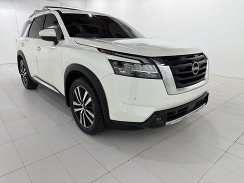 Used 2023 Nissan Pathfinder Platinum AWD/4WD image 7
