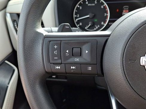 Used 2024 Nissan Rogue SV image 25