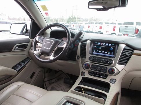 Used 2020 GMC Yukon XL Denali w/ Open Road Package image 28