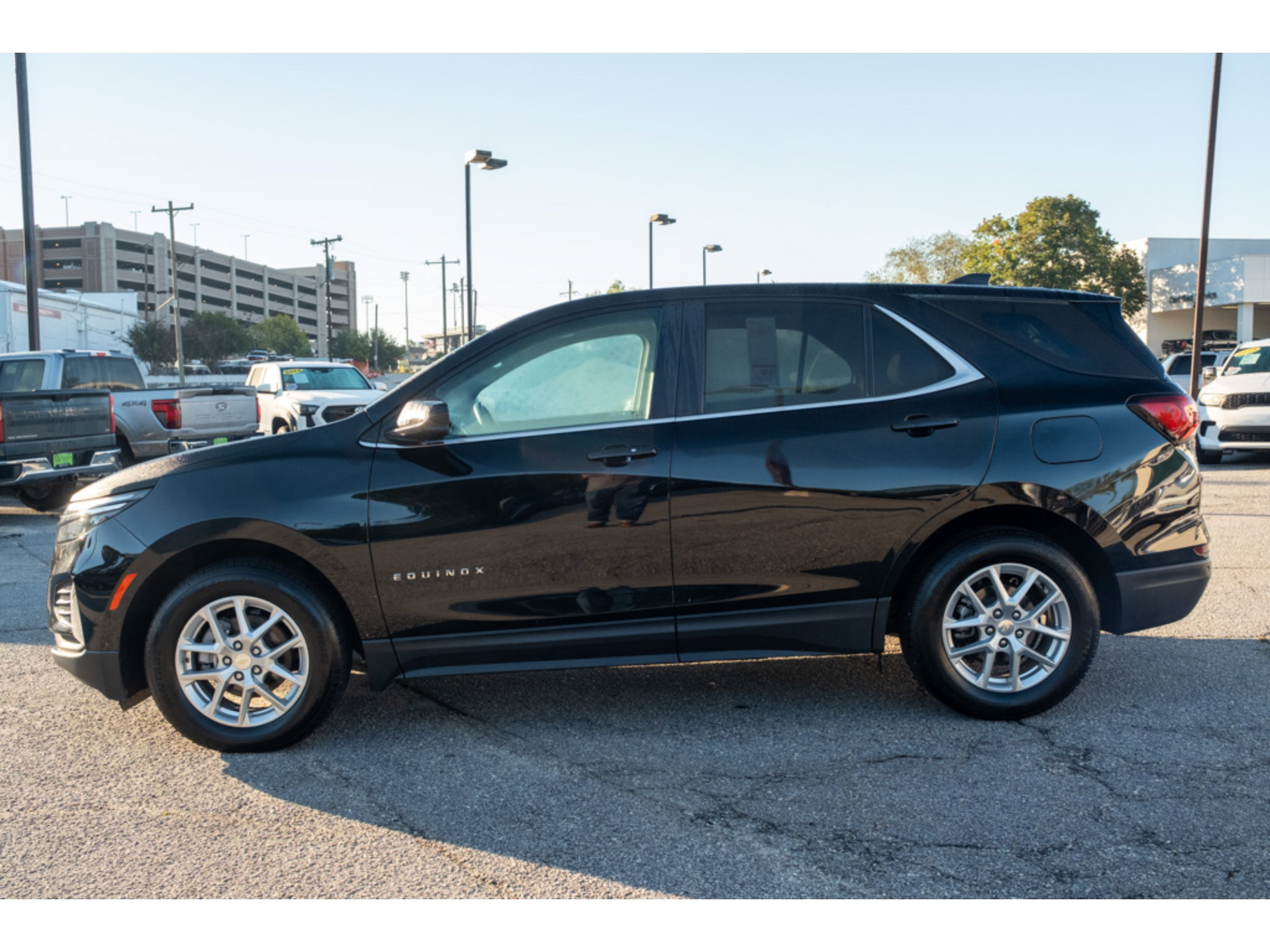 Used 2024 Chevrolet Equinox LT FWD image 5