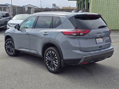 Used 2025 Nissan Rogue SL w/ Tech Package image 3