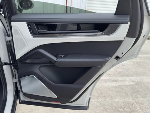 Used 2024 Porsche Cayenne Turbo image 61