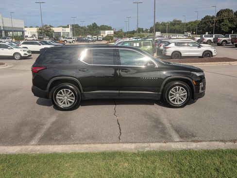 Used 2022 Chevrolet Traverse LT AWD/4WD image 2