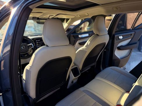 Used 2020 Volvo XC40 T5 Momentum w/ Protection Package Premier image 24