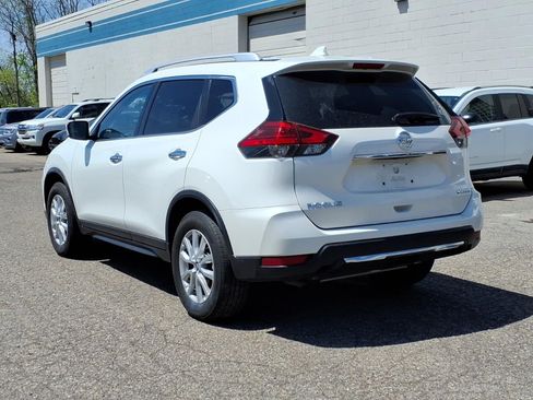 Used 2017 Nissan Rogue SV AWD/4WD image 3
