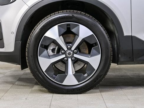 Certified 2025 Volvo XC40 B5 Plus image 36