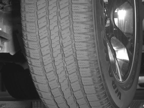 Used 2016 RAM 1500 Laramie RWD image 16