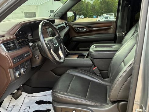 Used 2022 GMC Yukon Denali w/ Denali Premium Package AWD/4WD image 10