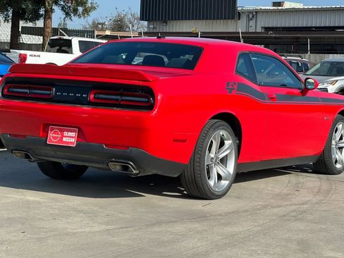 Used 2018 Dodge Challenger R/T image 3