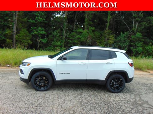 Certified 2025 Jeep Compass Latitude w/ Altitude Special Edition AWD/4WD image 1