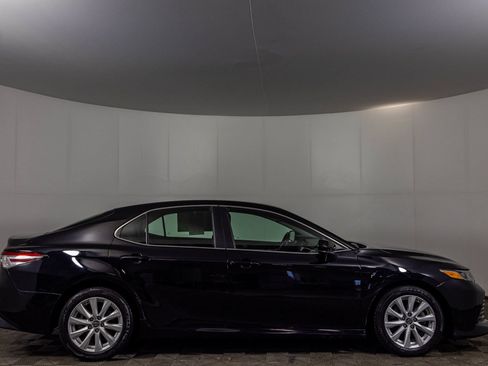 Used 2018 Toyota Camry LE FWD image 11