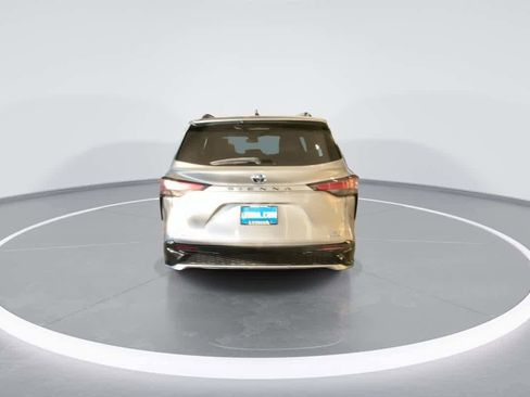 Used 2022 Toyota Sienna XSE AWD/4WD image 7