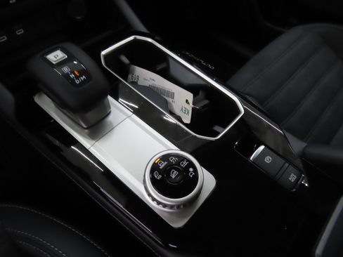 New 2025 Mitsubishi Outlander SE image 15