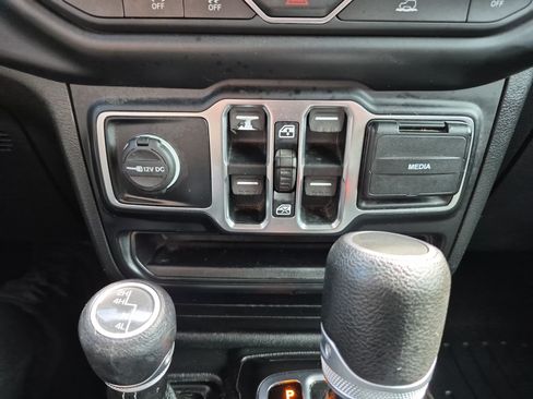 Used 2020 Jeep Gladiator Overland AWD/4WD image 30