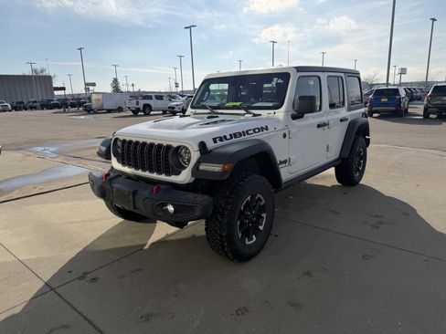 Used 2025 Jeep Wrangler Unlimited Rubicon image 2