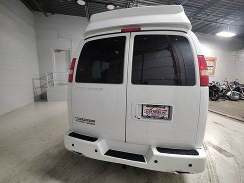 Used 2015 Chevrolet Express 2500 Extended image 7