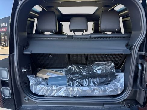 New 2026 Land Rover Defender 90 X-Dynamic SE AWD/4WD image 27