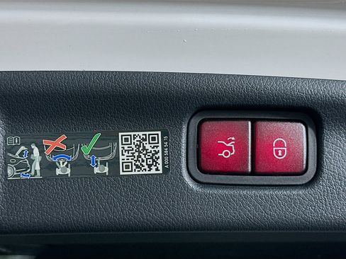 Used 2024 Mercedes-Benz C 300 Sedan image 31