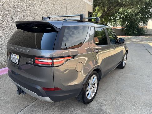 Used 2017 Land Rover Discovery HSE AWD/4WD image 3